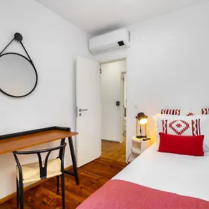 urban-tech-retreat-modern-hubs-for-remote-living.hotels-lisbon-portugal.com/